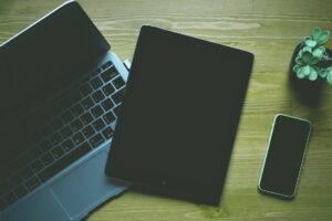 シャドーイングだけで英語力は伸びる？効果検証