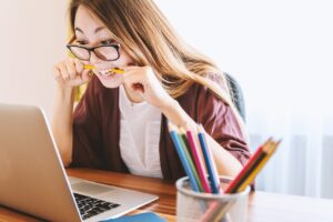 シャドーイングとは？英語が聞き取れない人必見！